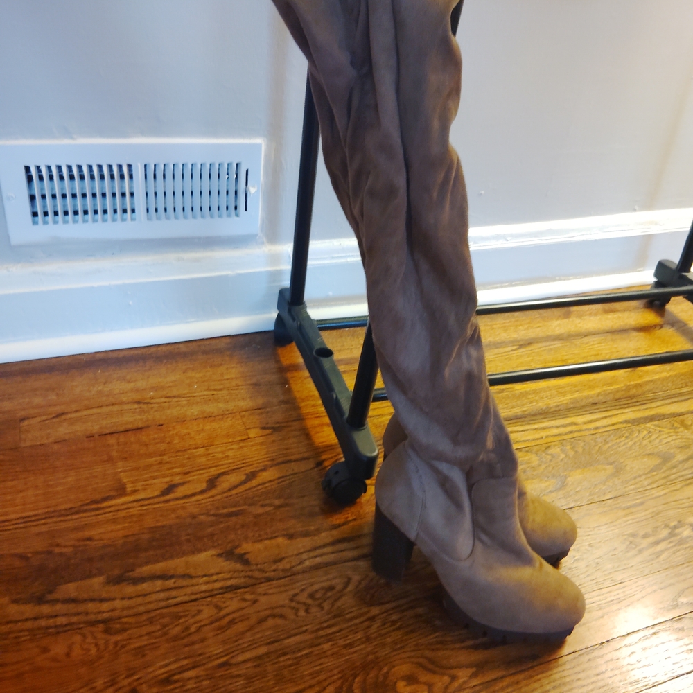 Women's Tan Knee-High Boots